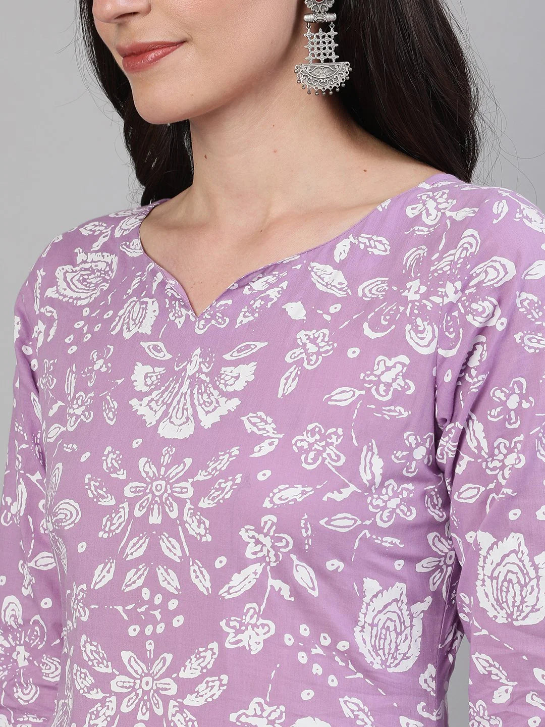Women Lavender Calf Length Three-Quarter Sleeves Straight Floral Printed Cotton Kurta With Face Mask